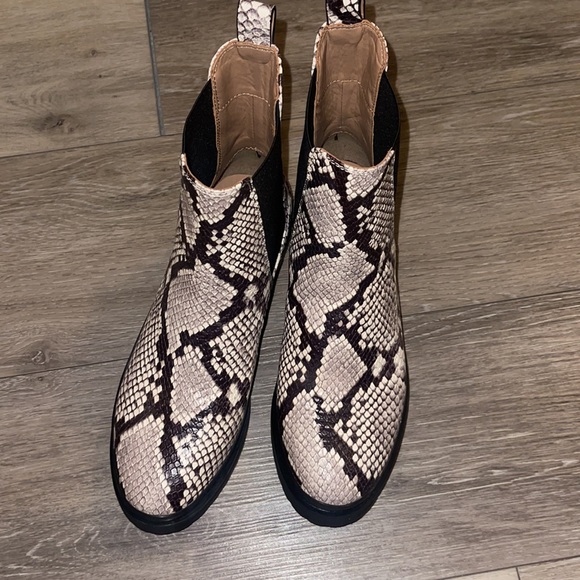 Aerosoles Booties size 7 - Picture 3 of 4